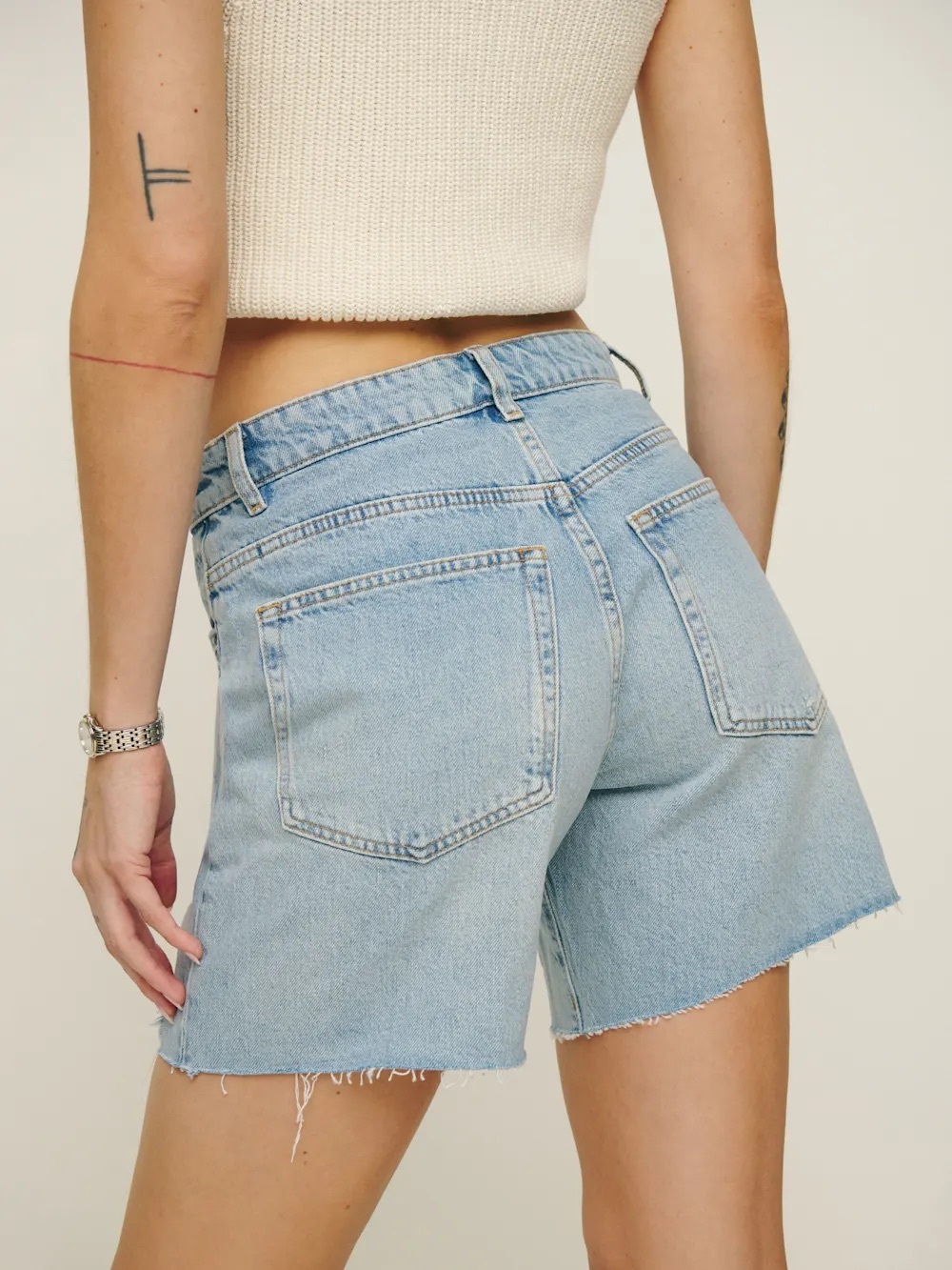 Reformation Raye Mid Rise 6” Relaxed Jean Shorts Blue - Size 26 - Picture 4 of 6